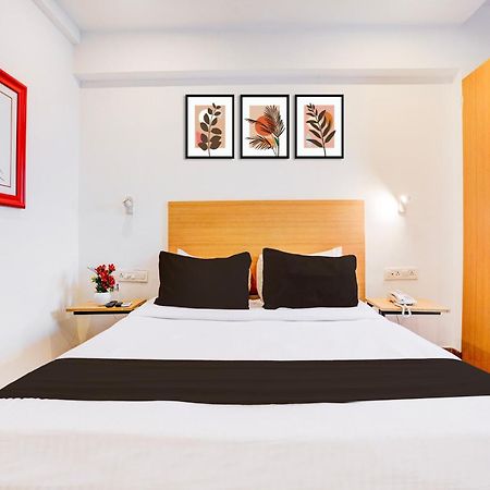 Super Townhouse Khar The Unicontinental Hotel Mumbai Bagian luar foto