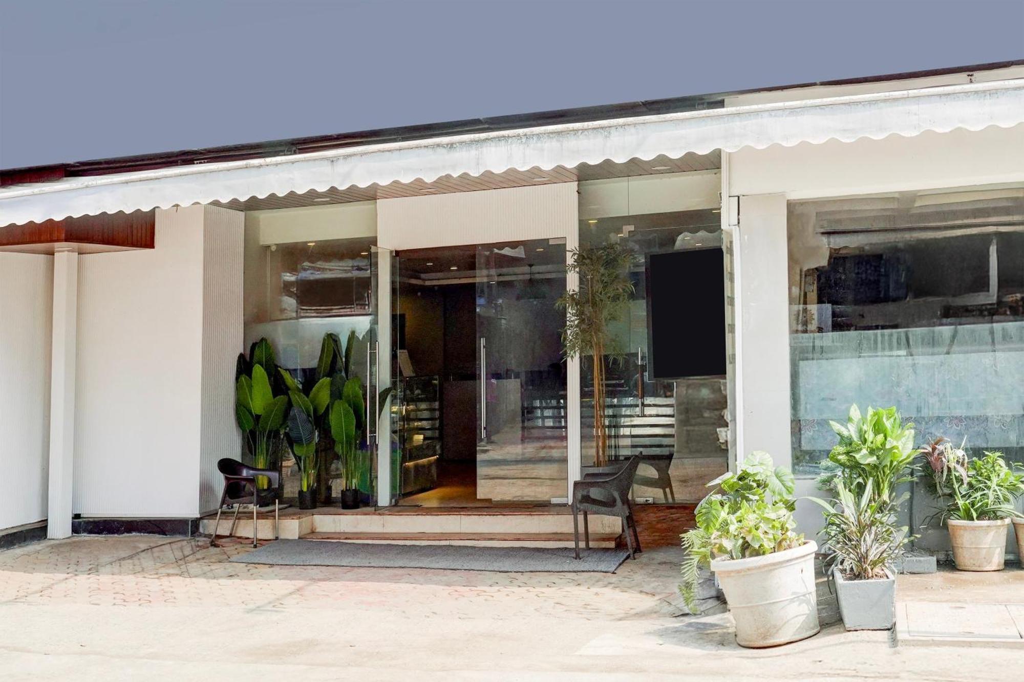 Super Townhouse Khar The Unicontinental Hotel Mumbai Bagian luar foto