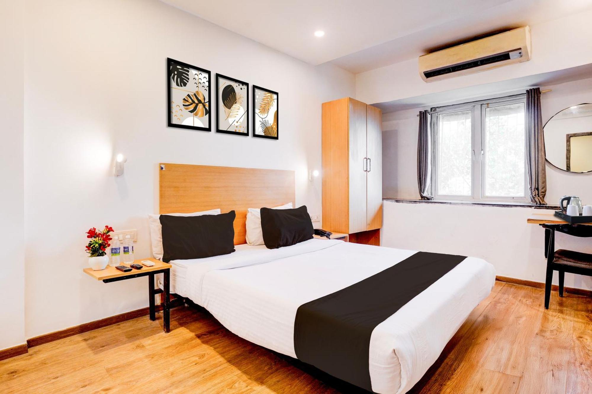 Super Townhouse Khar The Unicontinental Hotel Mumbai Bagian luar foto